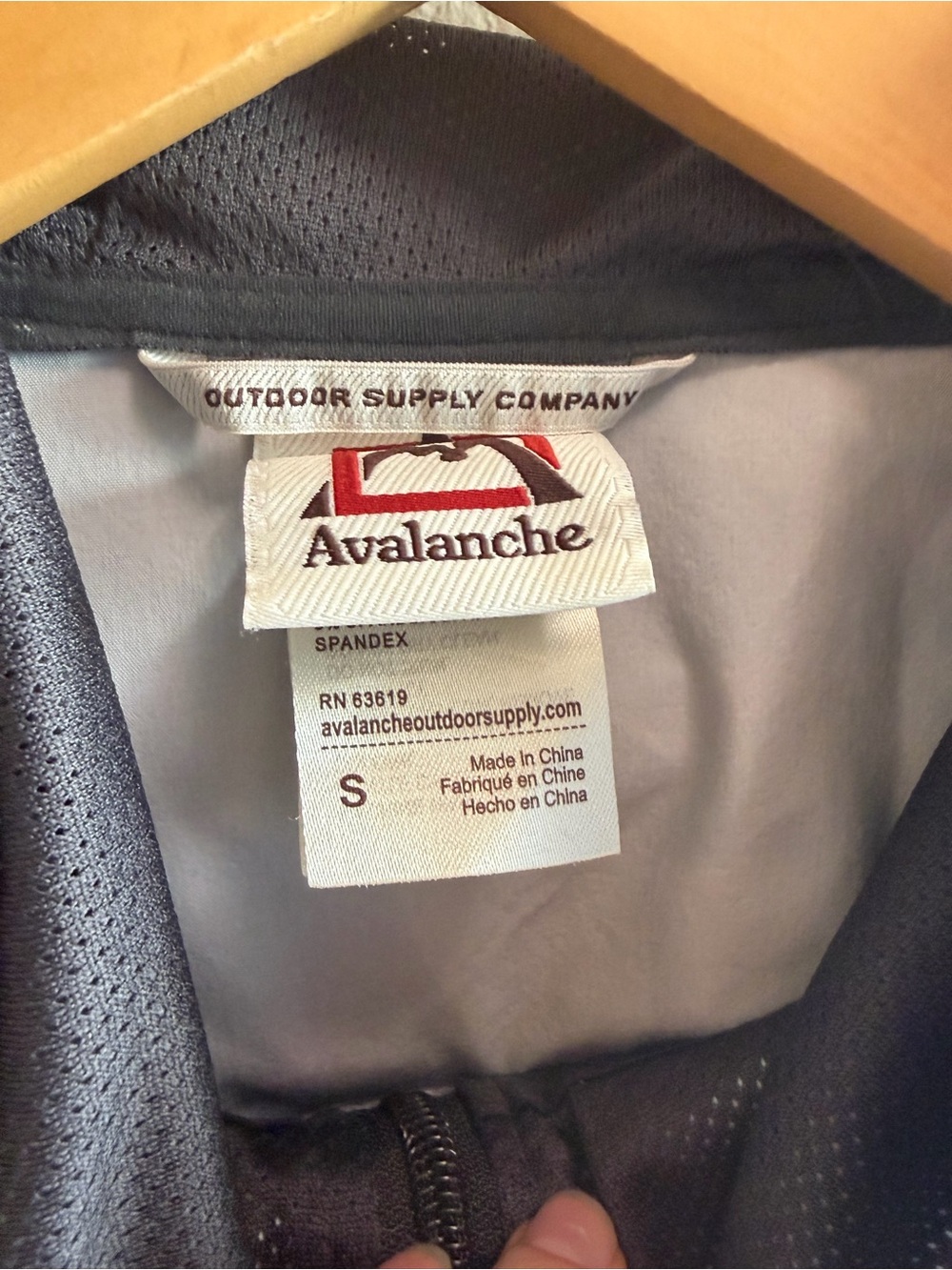AVALANCHE Quick Drying Hooded Windbreaker Jacket Light Grey - Picture 5 of 6